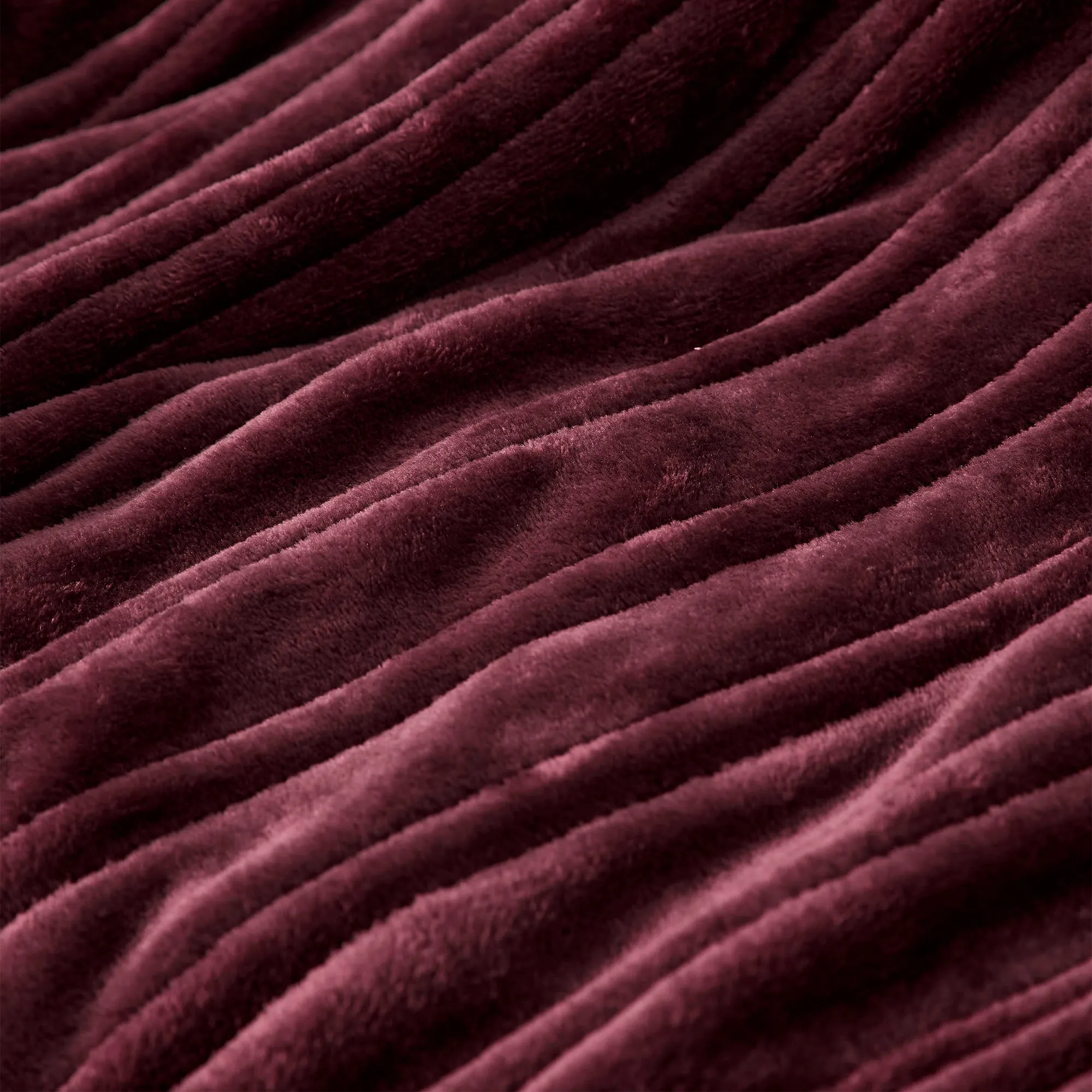 Basketweave Faux Fur Heated Throw Cherry